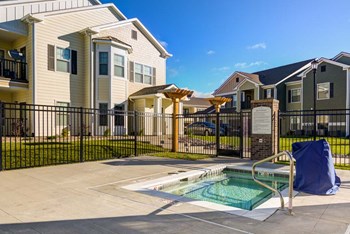 Hot Tub at The Retreat Apartment Homes, Williston, 58801